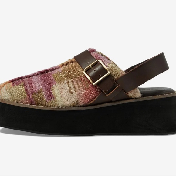 Gorgeous, Free People Astrid platform mule in mulberry❤️ - Picture 7 of 8